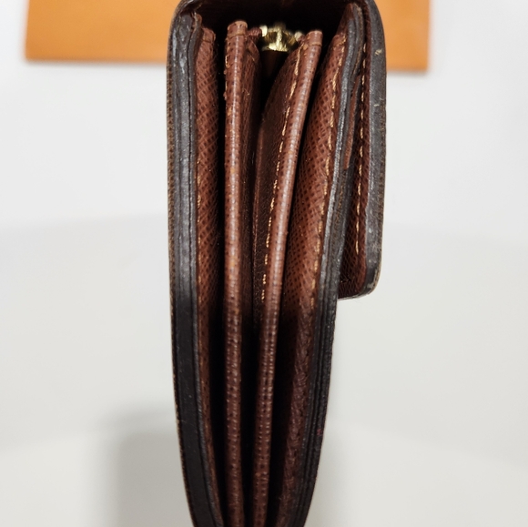 Louis Vuitton monogram Sarah wallet with LV shopping bag - Picture 3 of 10